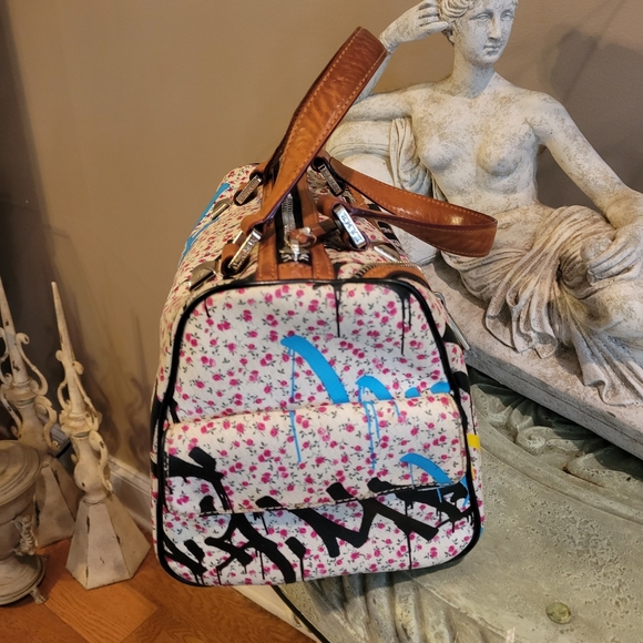 L.A.M.B. by Gwen Stefani Ditzy Graffiti Zipper Flower Bag #402 - Picture 10 of 17